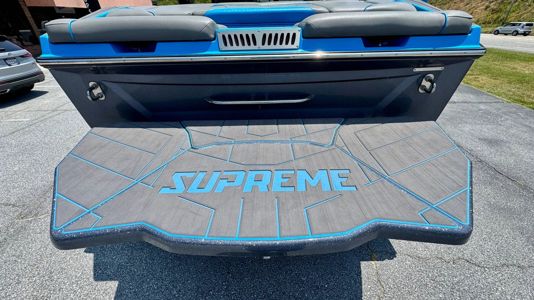 2023 Supreme S240 - Image 5
