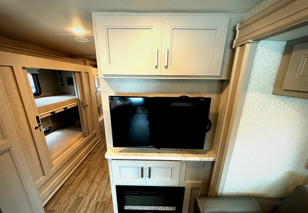 2022 Thor Miramar 37.1 - Image 10