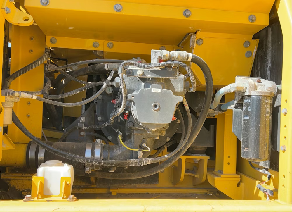 2022 Komatsu PC360LC-11 - Image 13