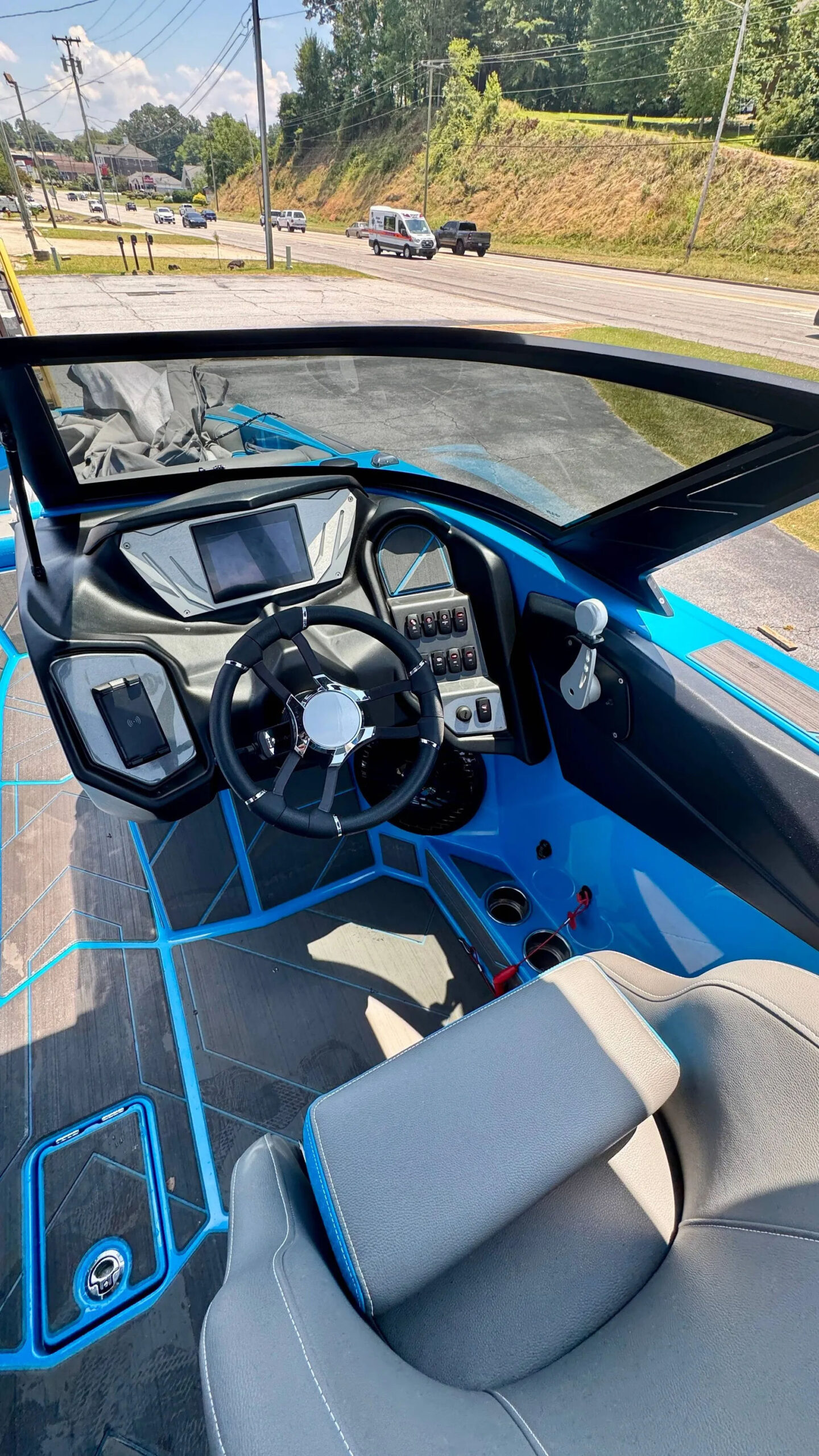 2023 Supreme S240 - Image 15