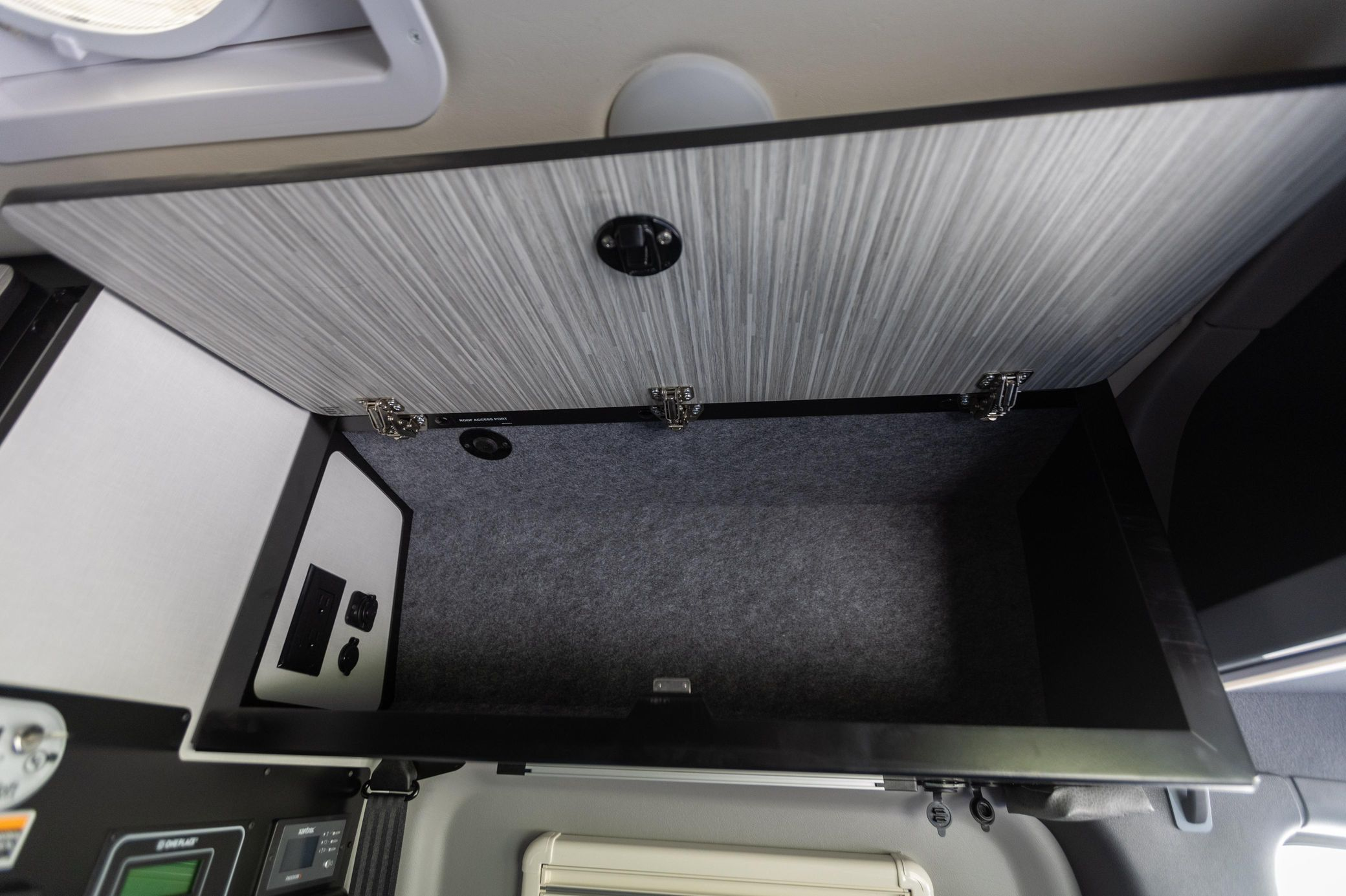 2023 Winnebago Revel 4x4 - Image 19