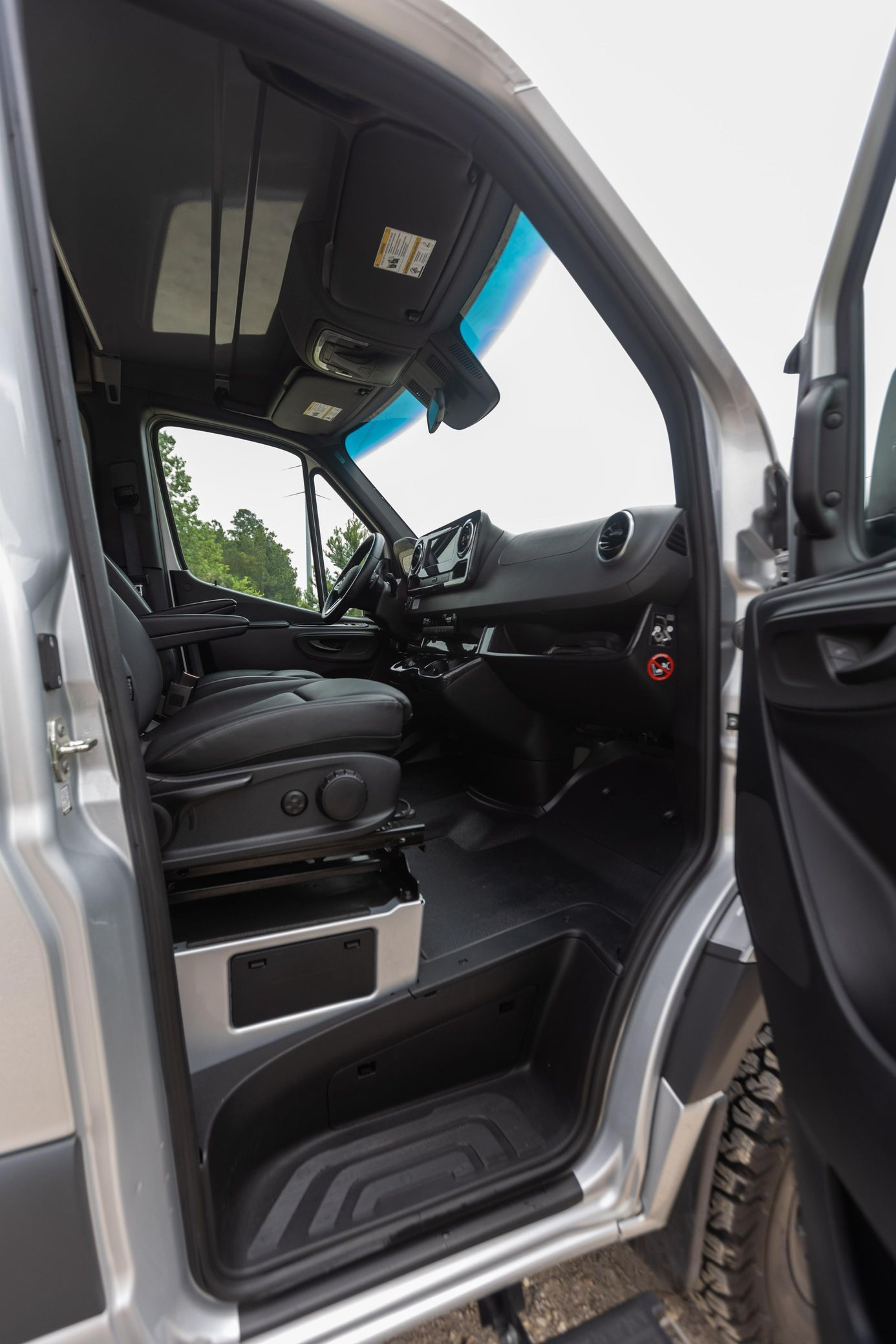 2023 Winnebago Revel 4x4 - Image 27