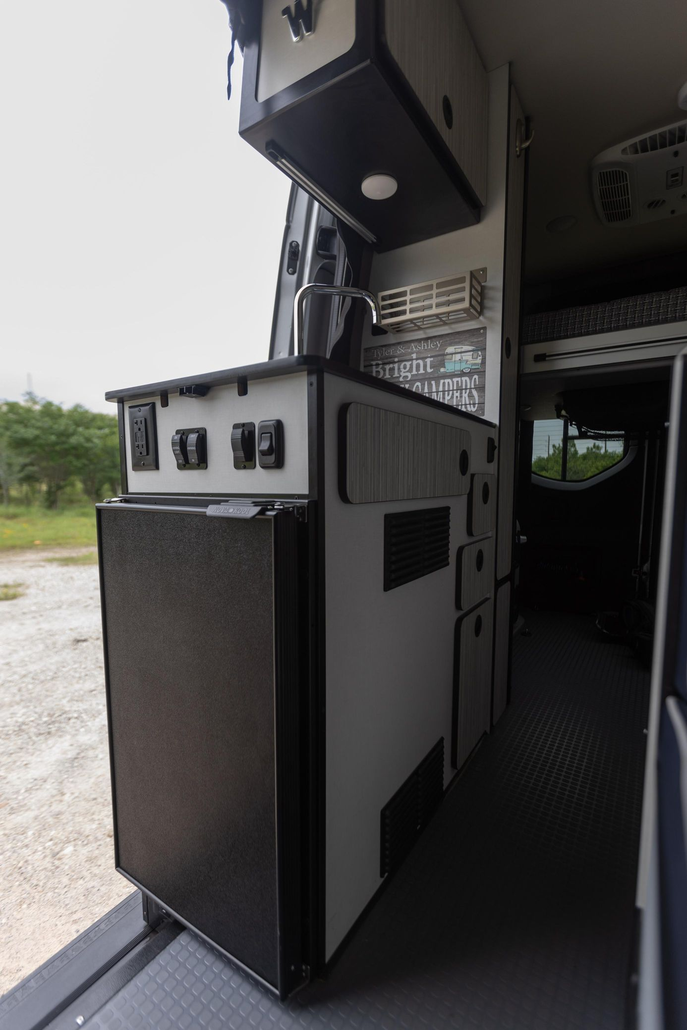 2023 Winnebago Revel 4x4 - Image 31