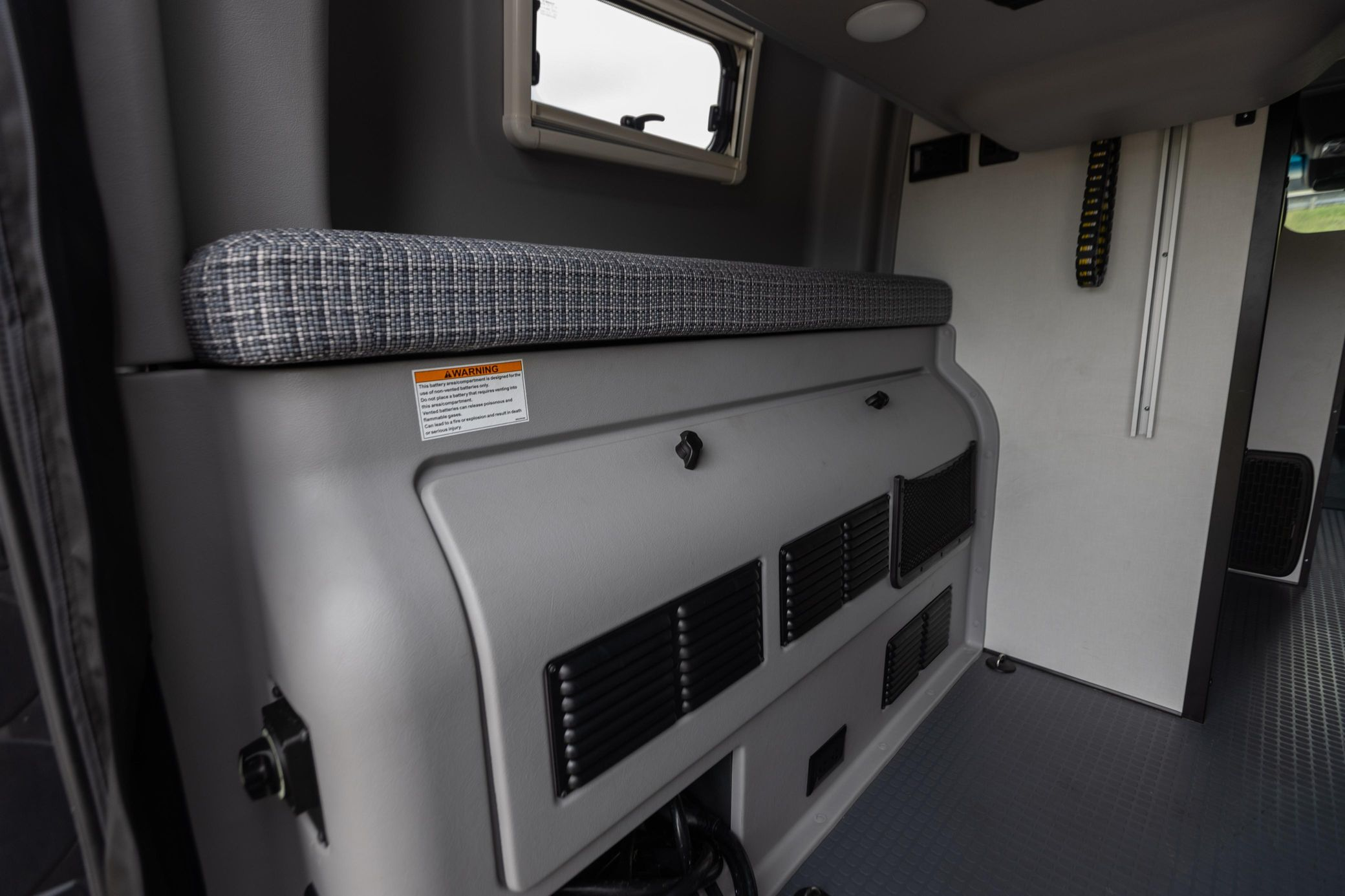 2023 Winnebago Revel 4x4 - Image 34