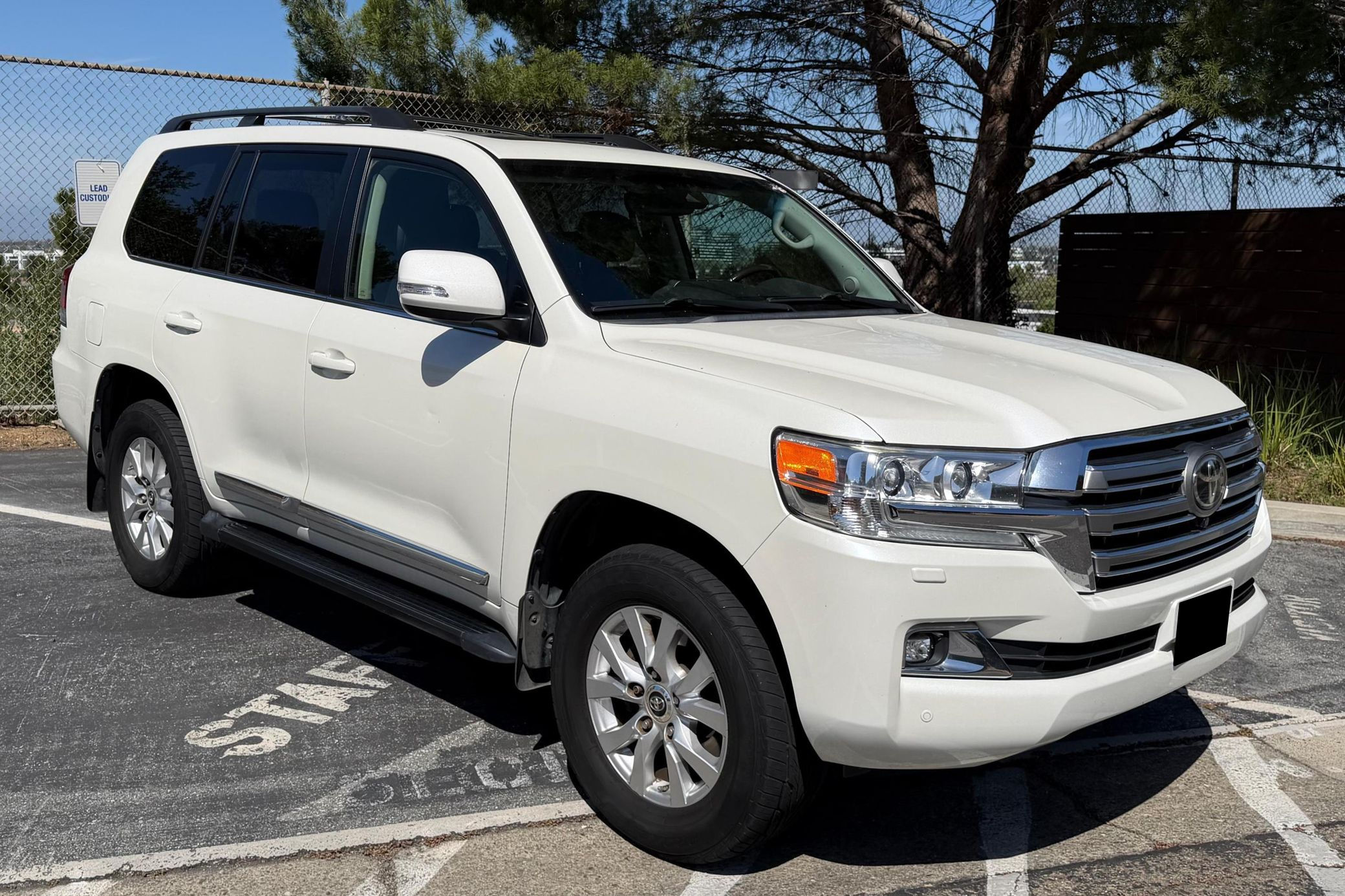 2017 Toyota Land Cruiser - Image 2