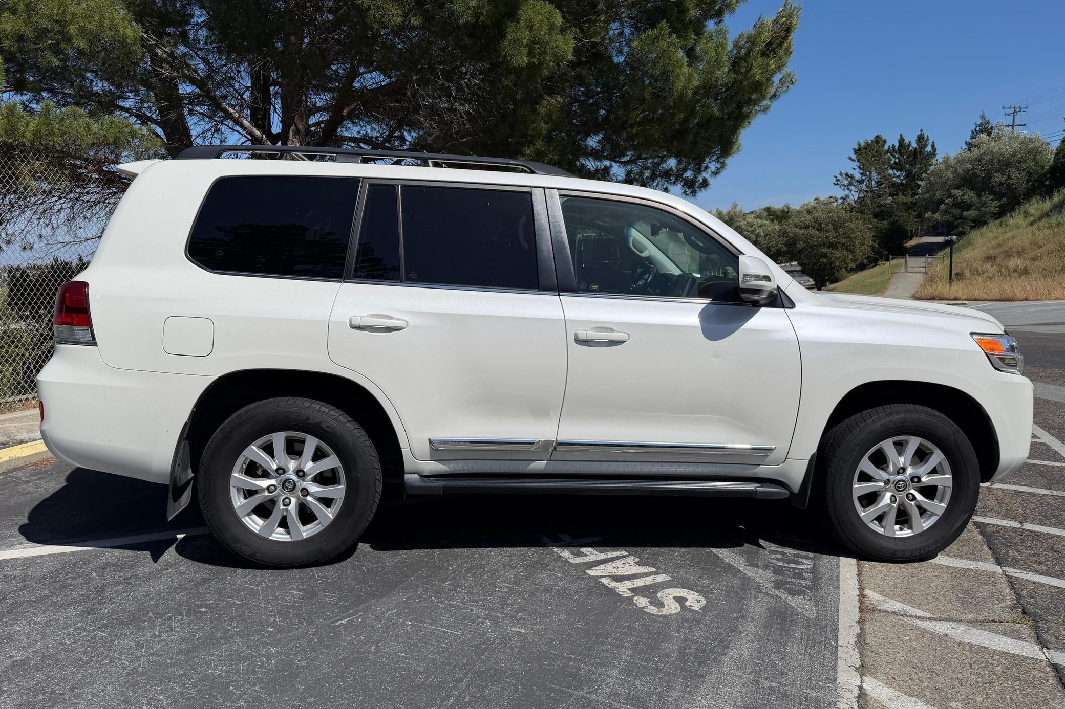 2017 Toyota Land Cruiser - Image 3