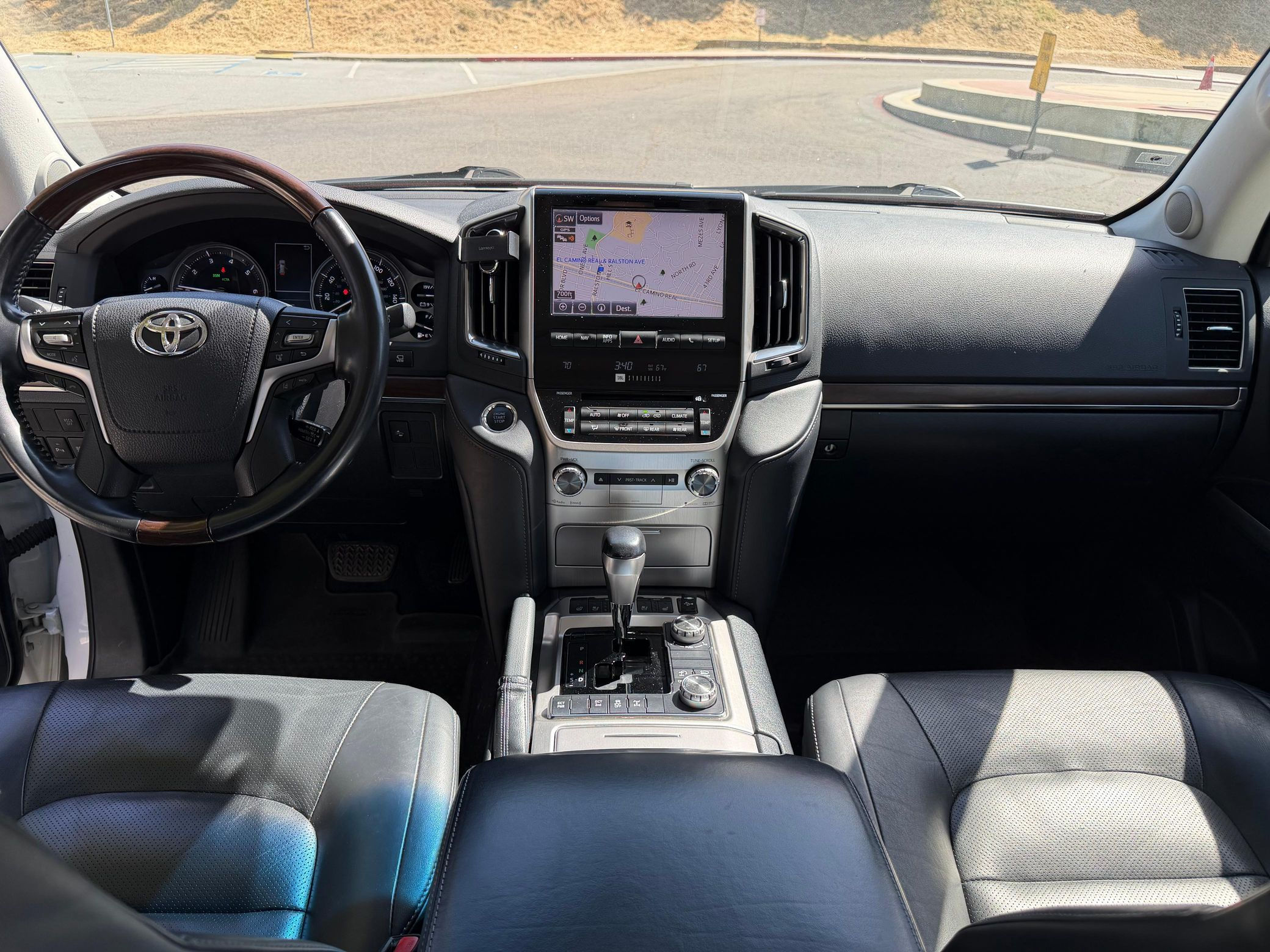 2017 Toyota Land Cruiser - Image 5