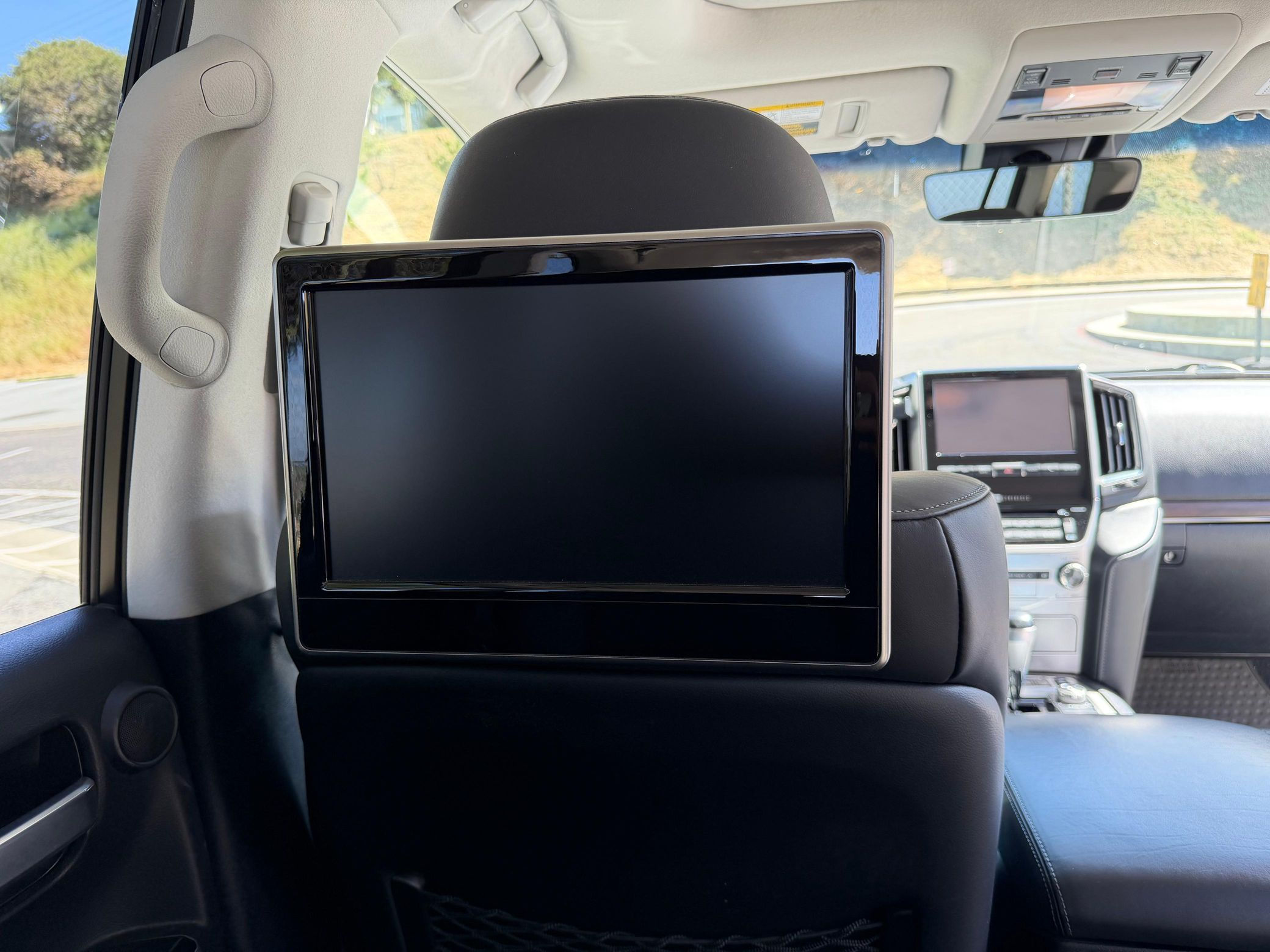 2017 Toyota Land Cruiser - Image 8
