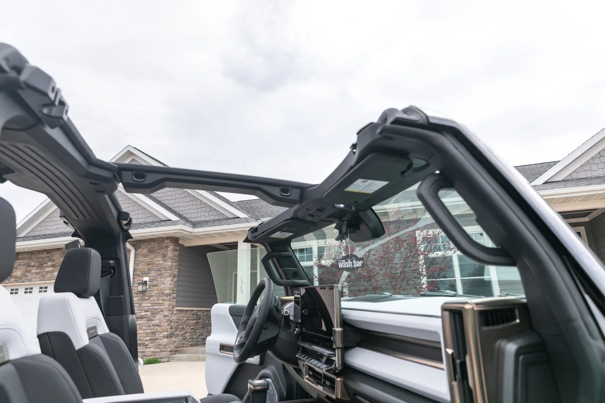 2024 GMC Hummer EV 3X Omega Edition - Image 15