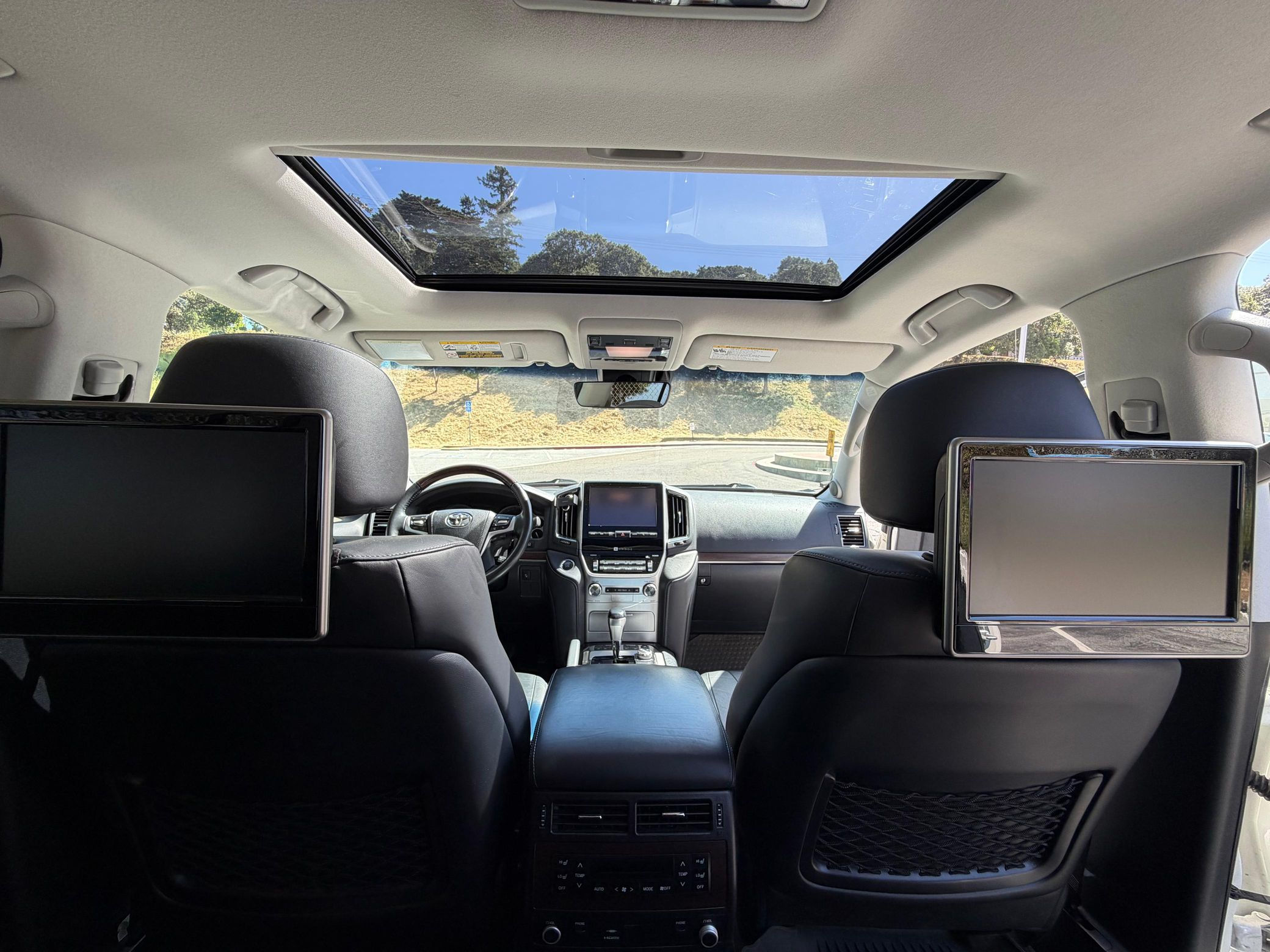 2017 Toyota Land Cruiser - Image 16