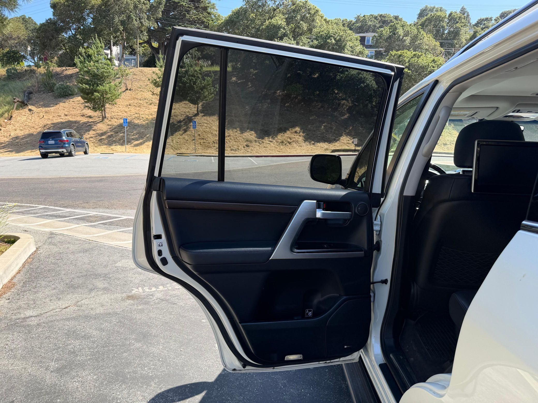 2017 Toyota Land Cruiser - Image 17