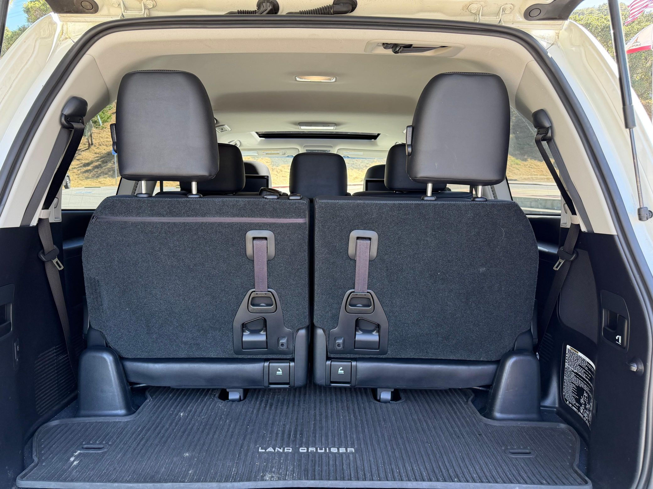 2017 Toyota Land Cruiser - Image 24