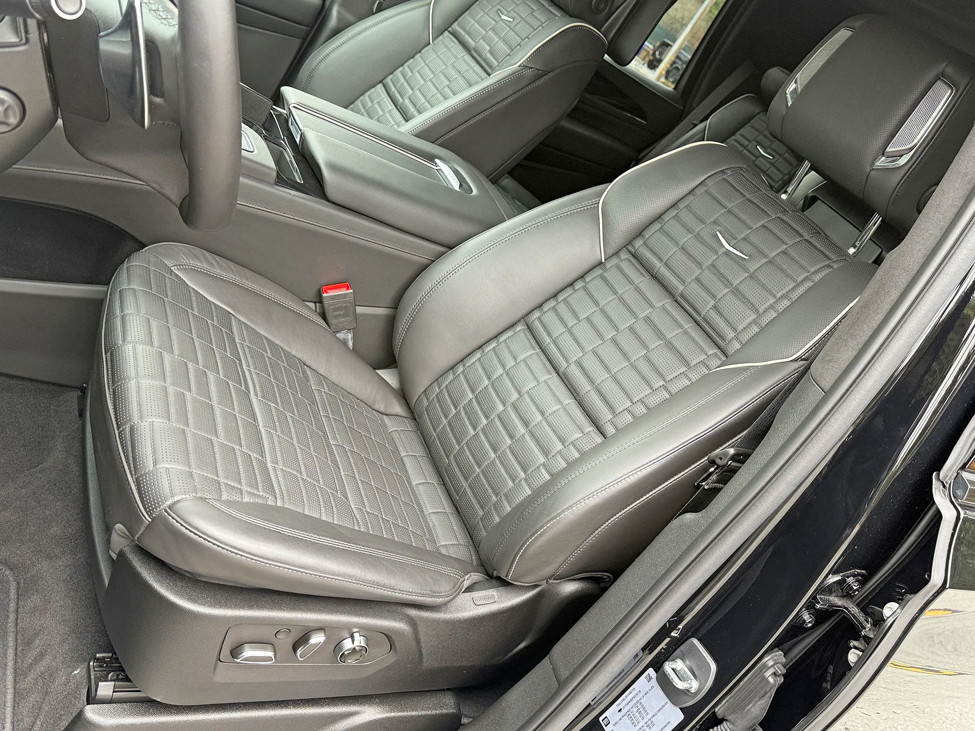 2023 Cadillac Escalade-V - Image 28