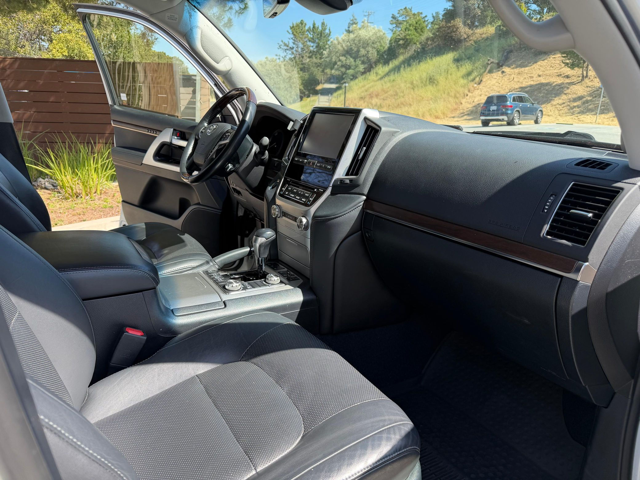 2017 Toyota Land Cruiser - Image 28