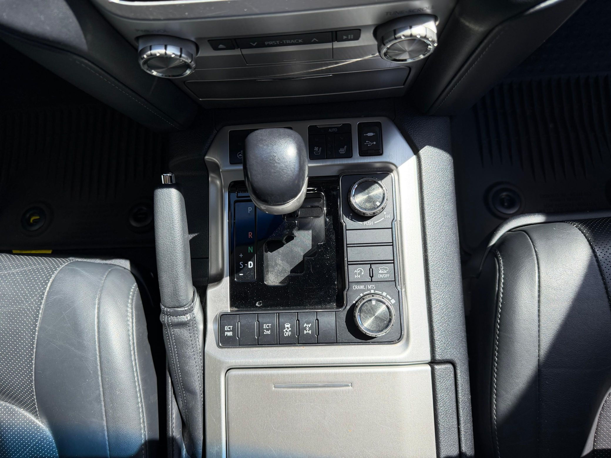 2017 Toyota Land Cruiser - Image 29