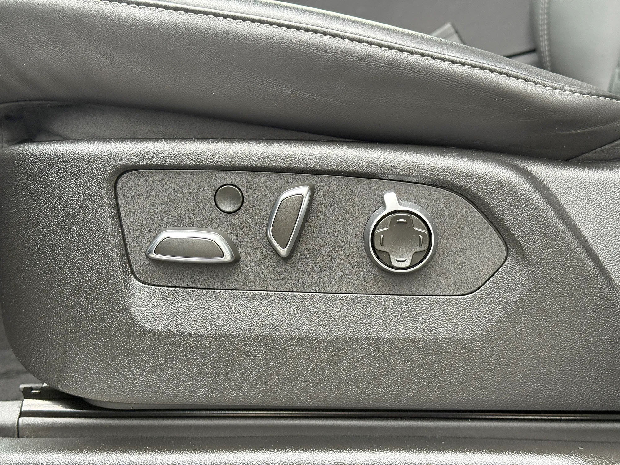 2023 Cadillac Escalade-V - Image 30