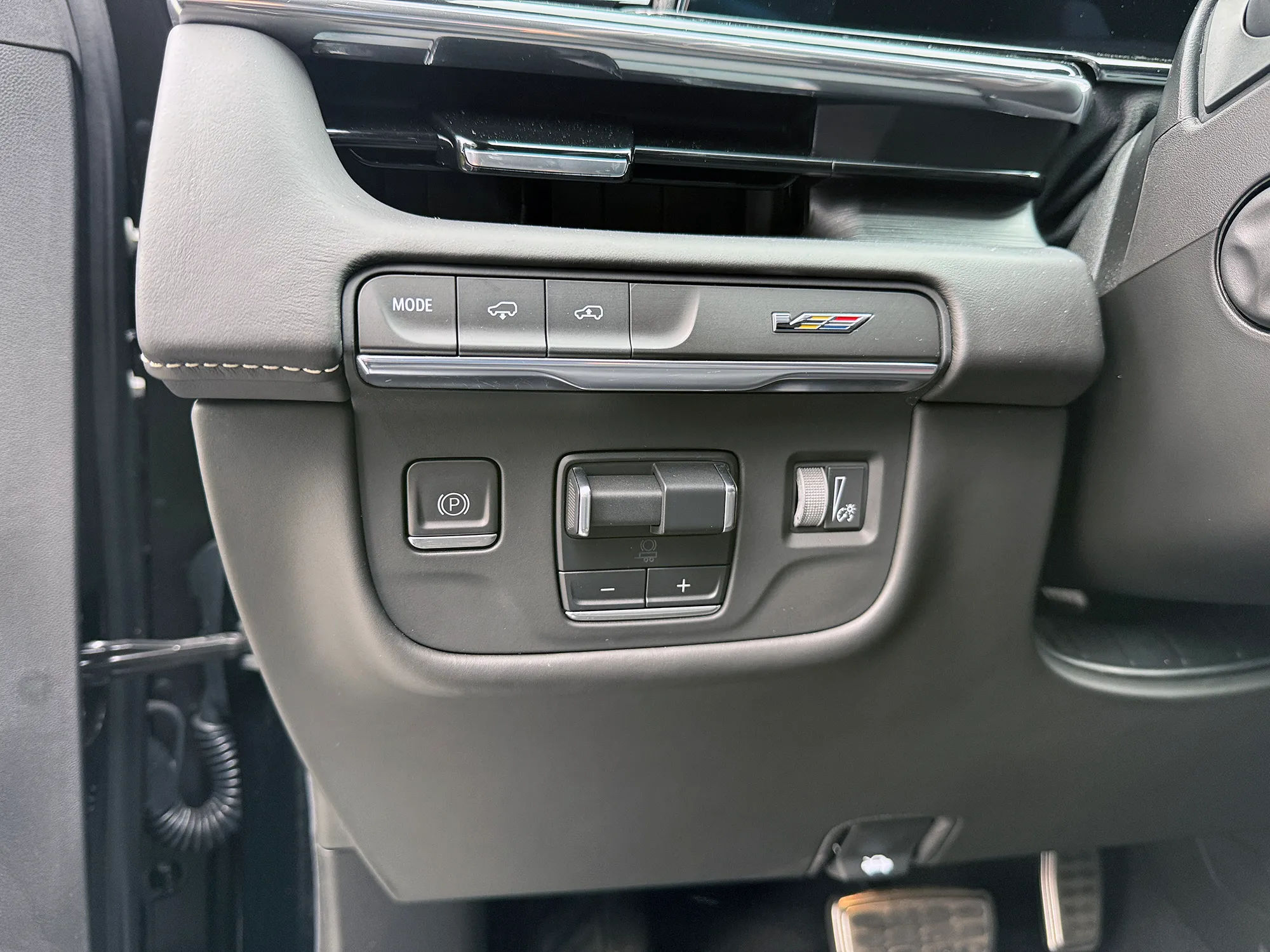 2023 Cadillac Escalade-V - Image 31