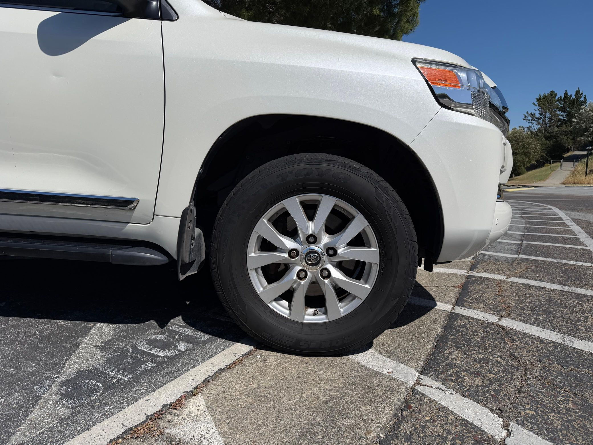 2017 Toyota Land Cruiser - Image 31