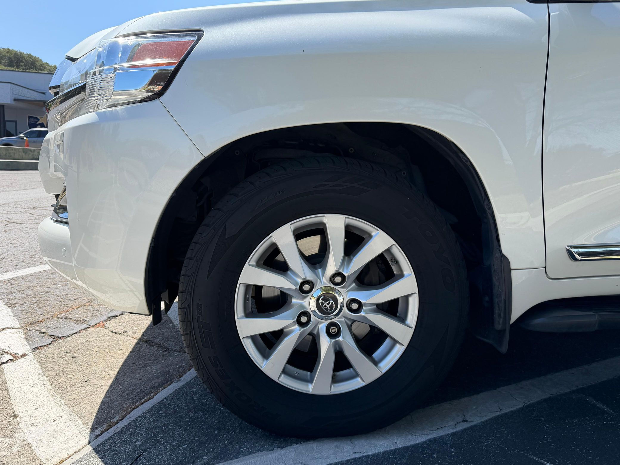 2017 Toyota Land Cruiser - Image 32