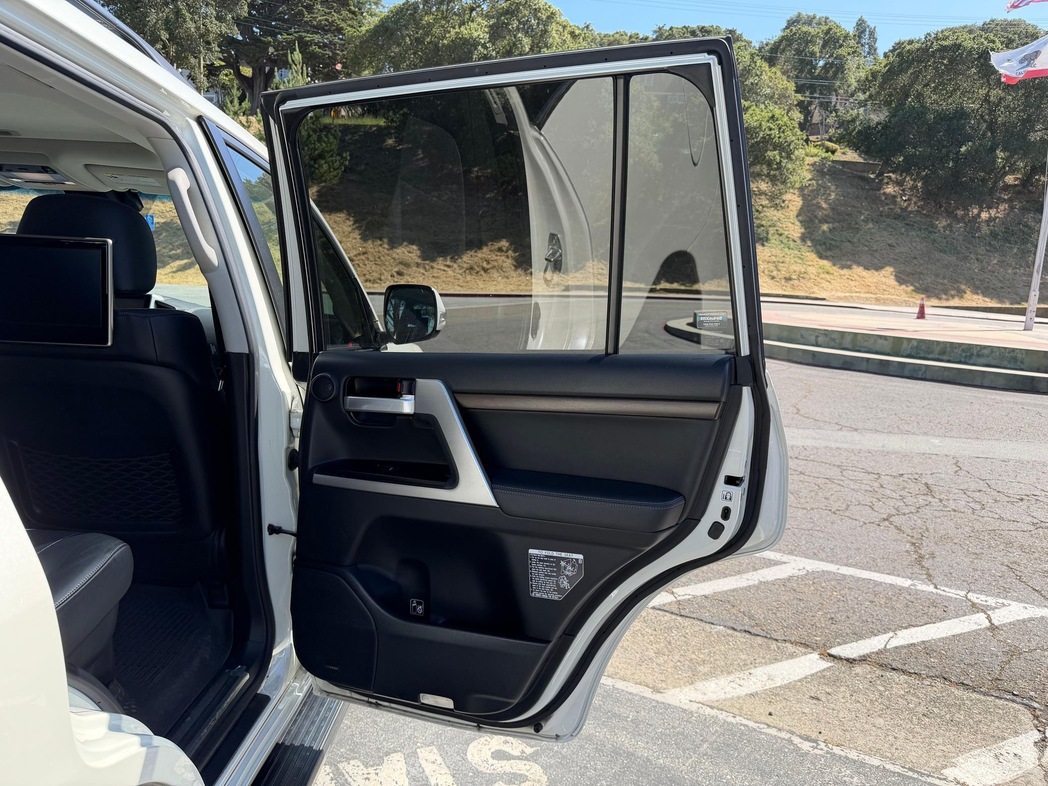 2017 Toyota Land Cruiser - Image 36