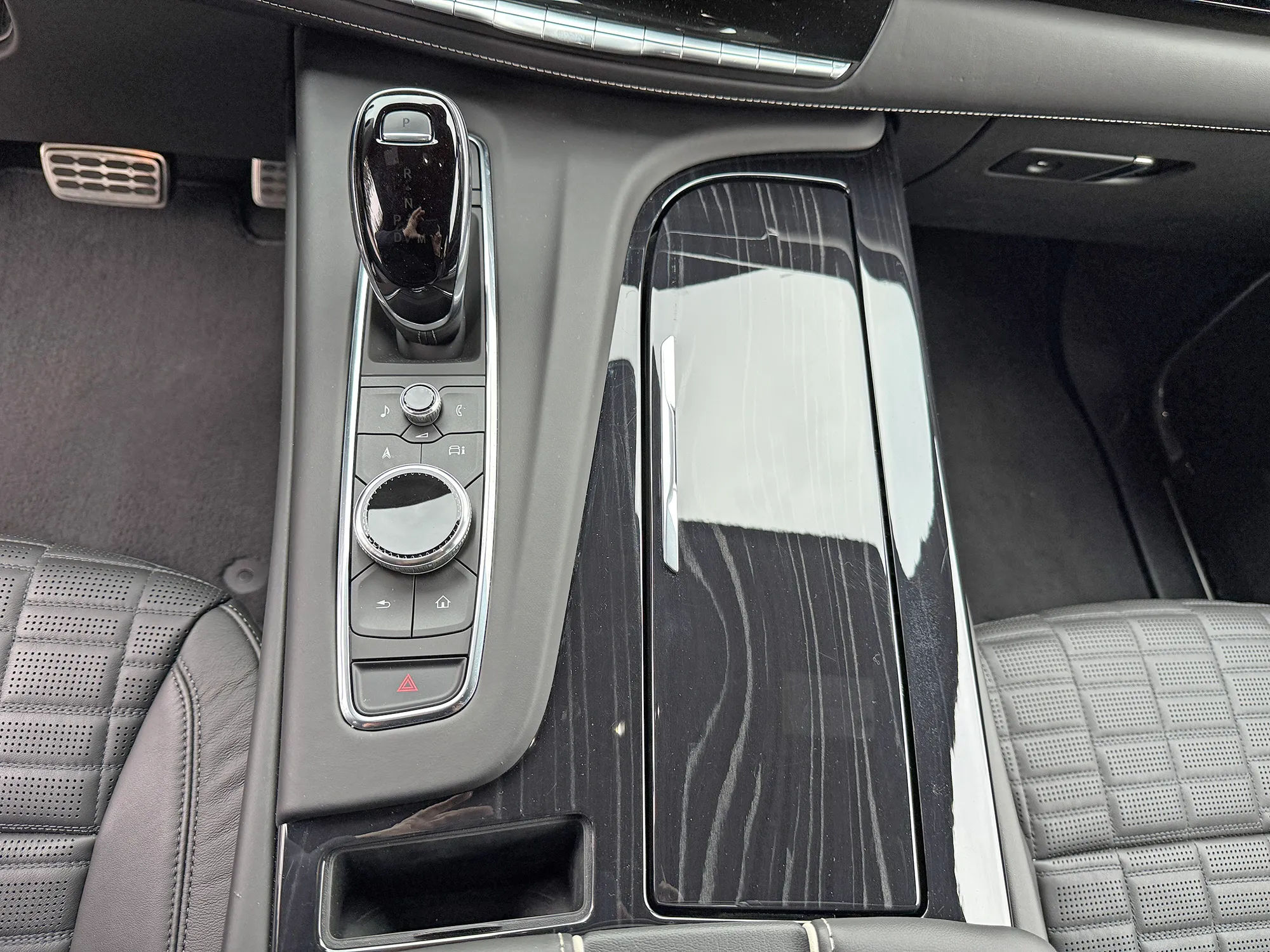 2023 Cadillac Escalade-V - Image 37