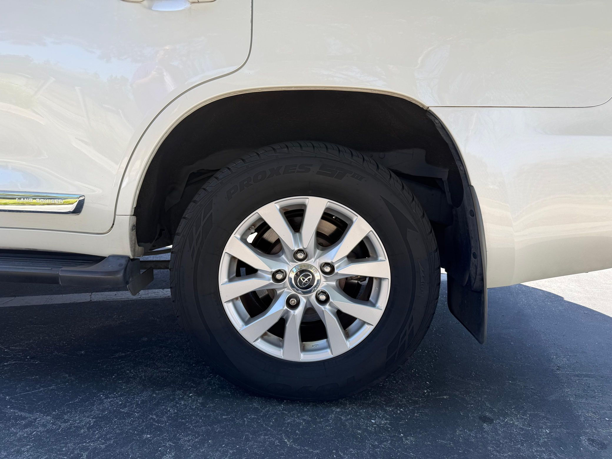 2017 Toyota Land Cruiser - Image 37