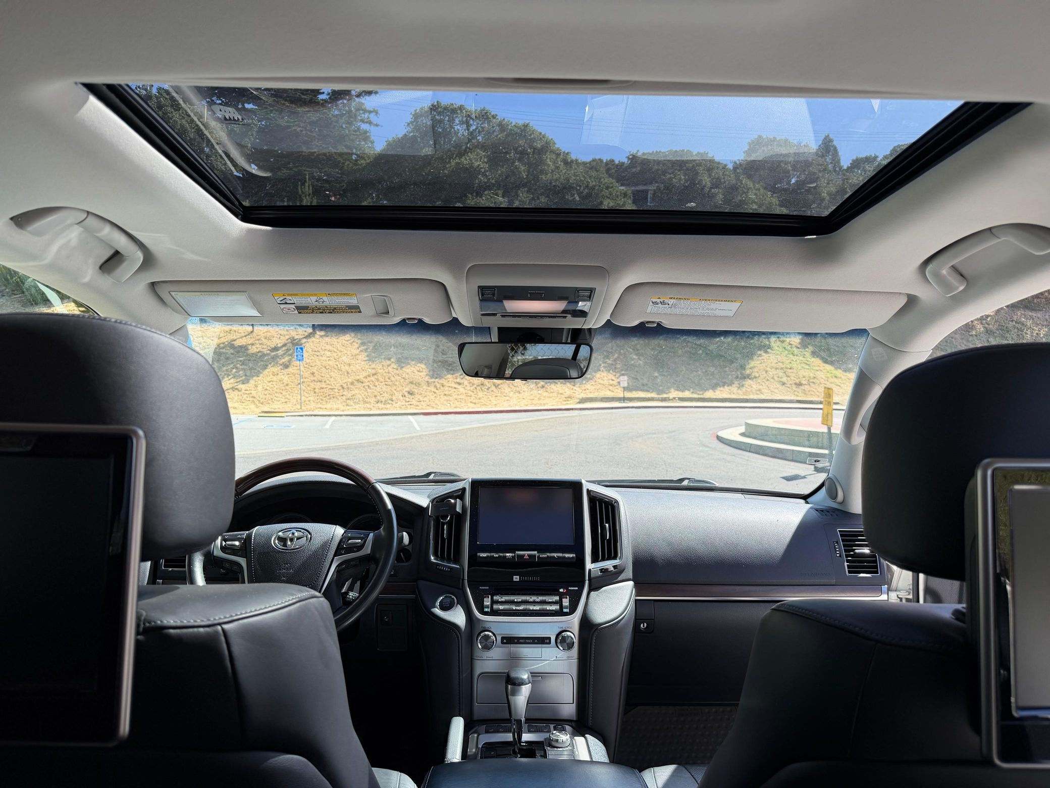 2017 Toyota Land Cruiser - Image 38