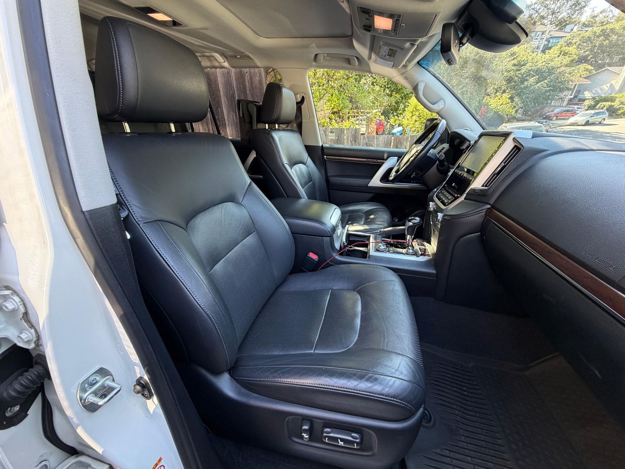 2017 Toyota Land Cruiser - Image 40