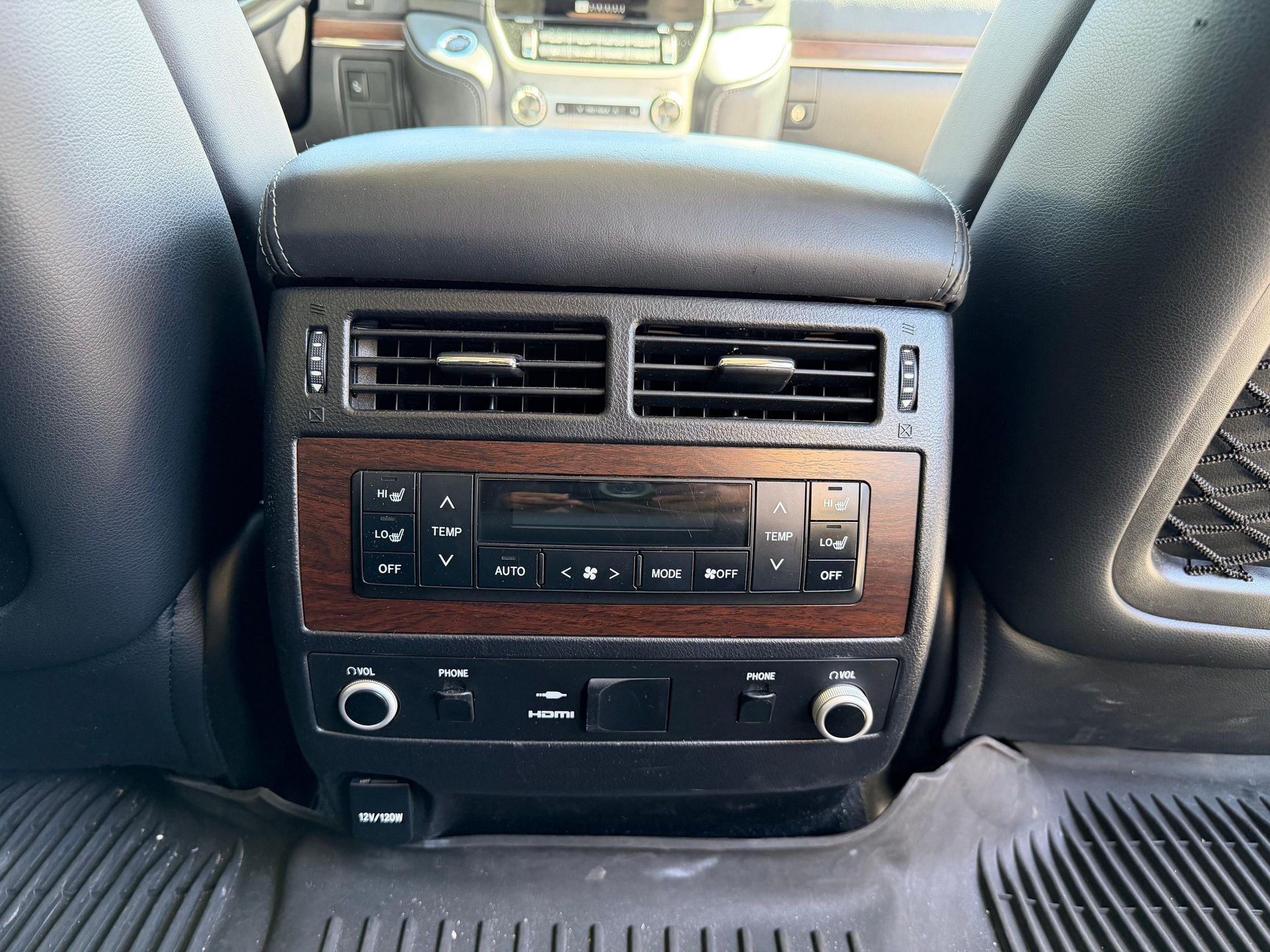 2017 Toyota Land Cruiser - Image 44