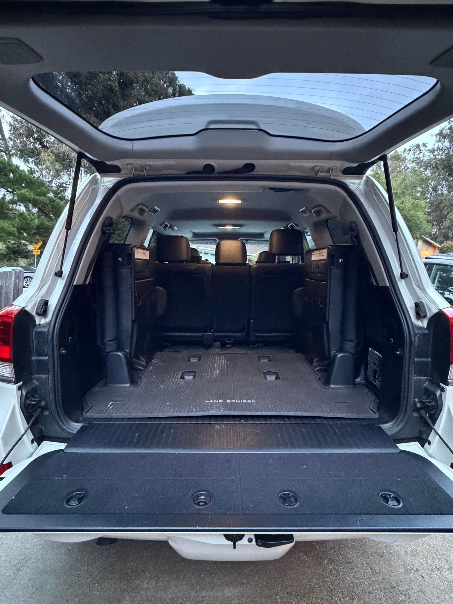 2017 Toyota Land Cruiser - Image 48