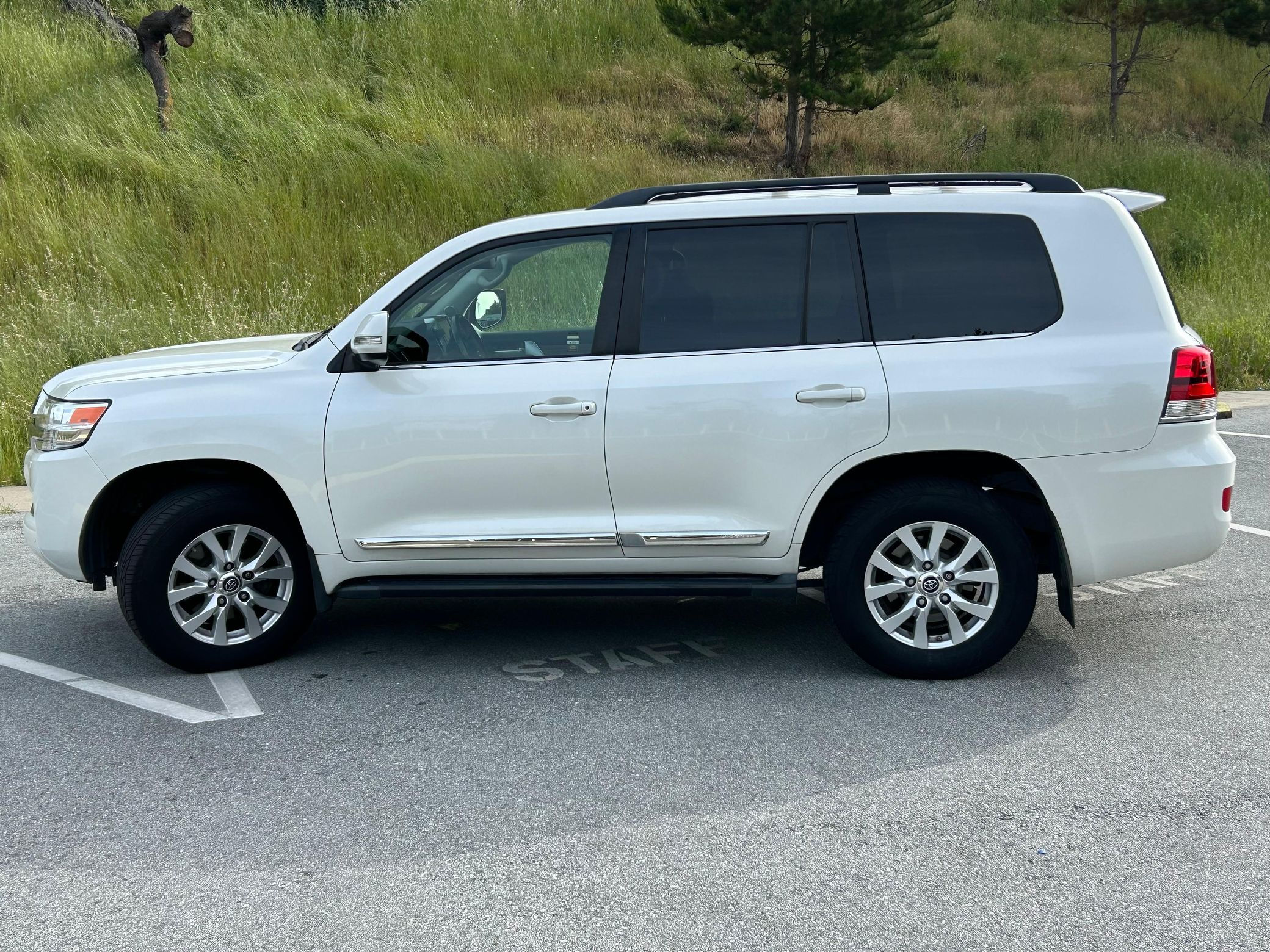 2017 Toyota Land Cruiser - Image 49