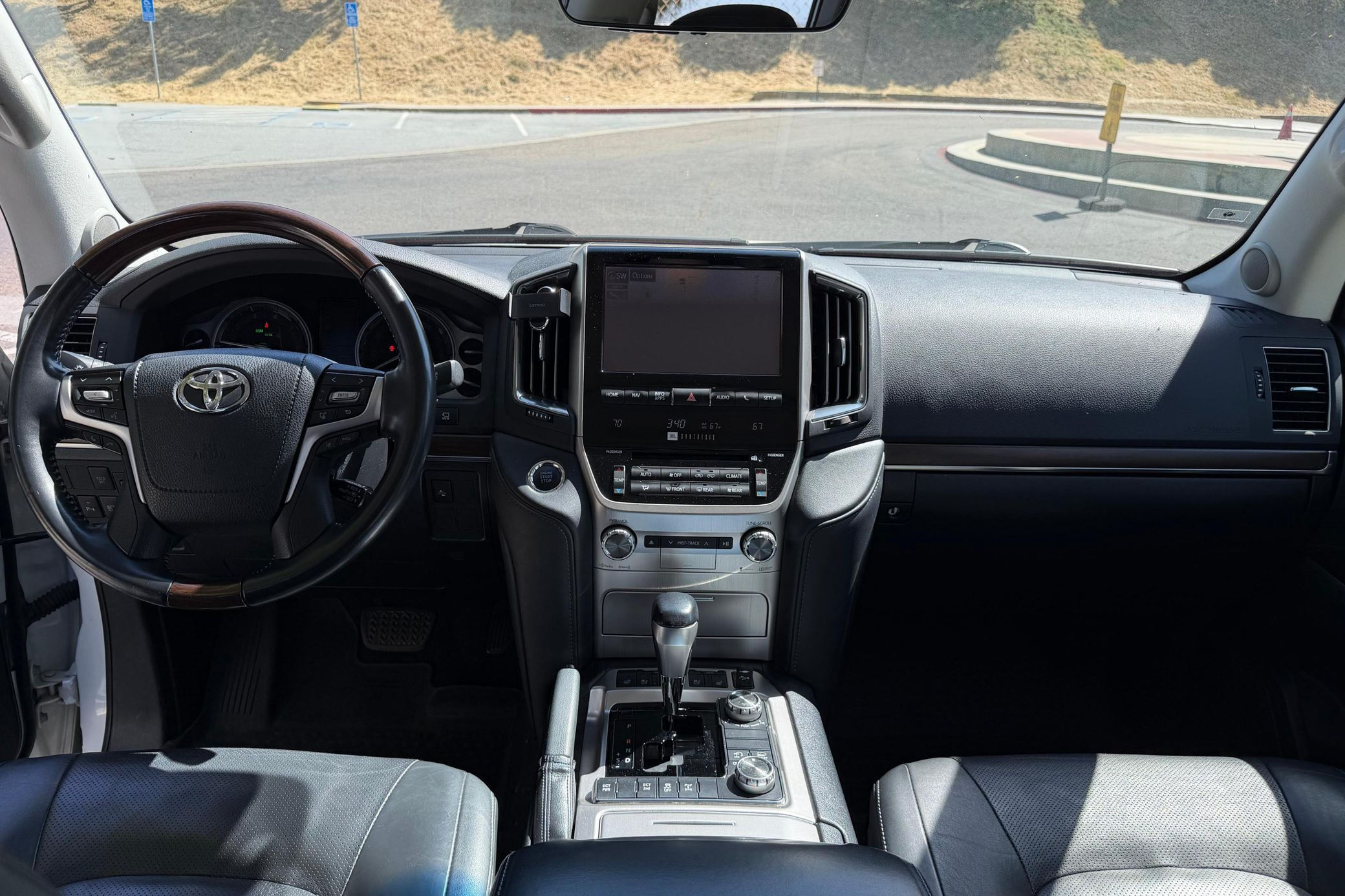 2017 Toyota Land Cruiser - Image 54